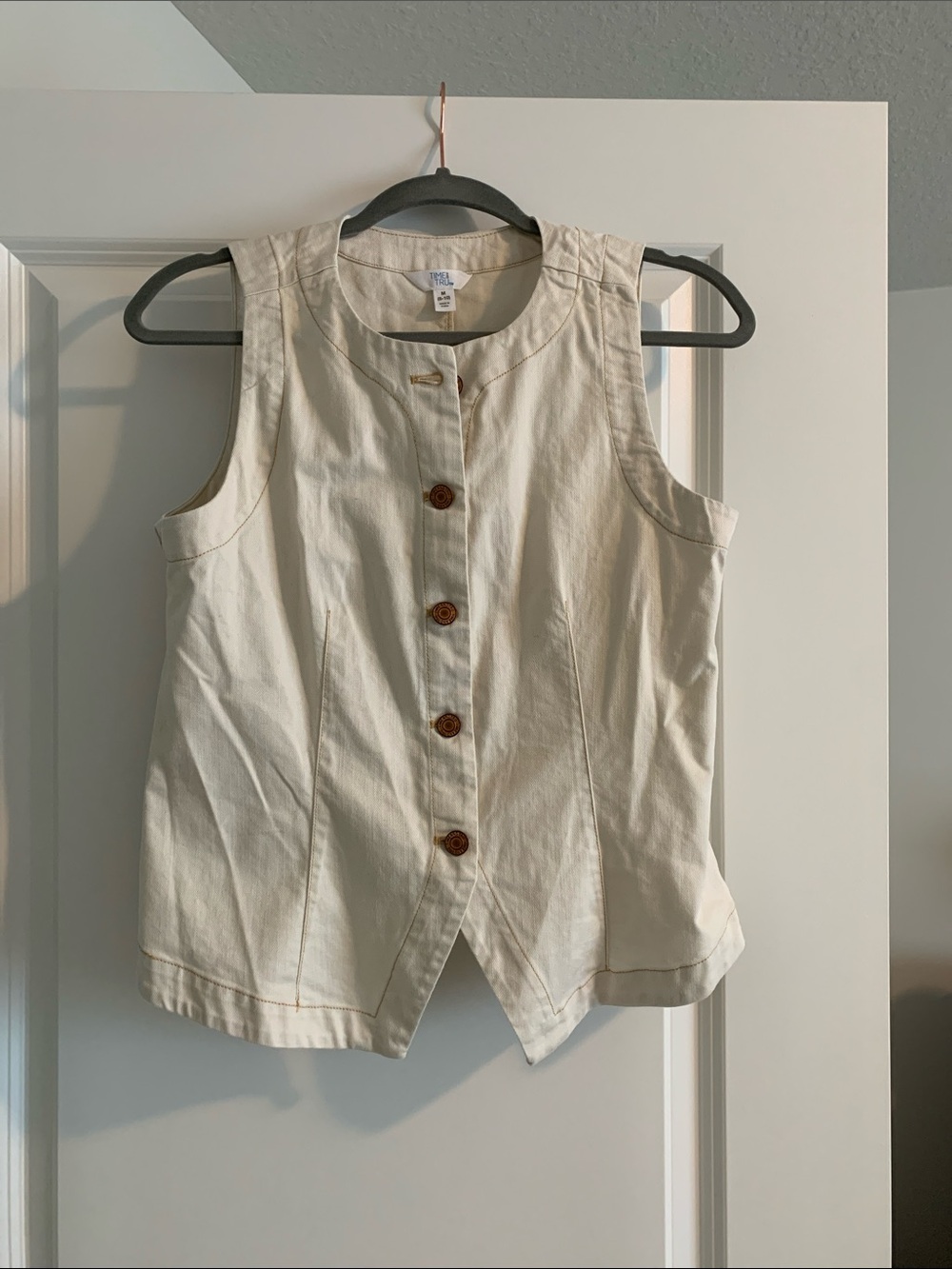 Time and Tru Cream Sleeveless Button Front Utility Vest